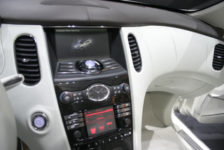 Illustration for article titled Infiniti EX Concept: Blind Spots Be Damned